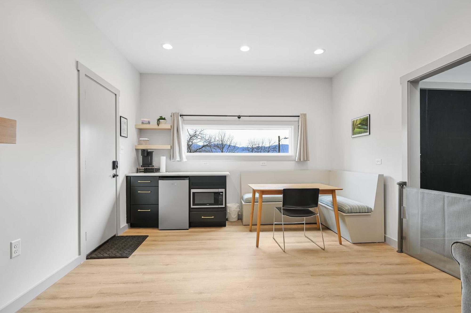 Weaverville Mon Tresor, Modern Mountain Views With Deckヴィラ エクステリア 写真