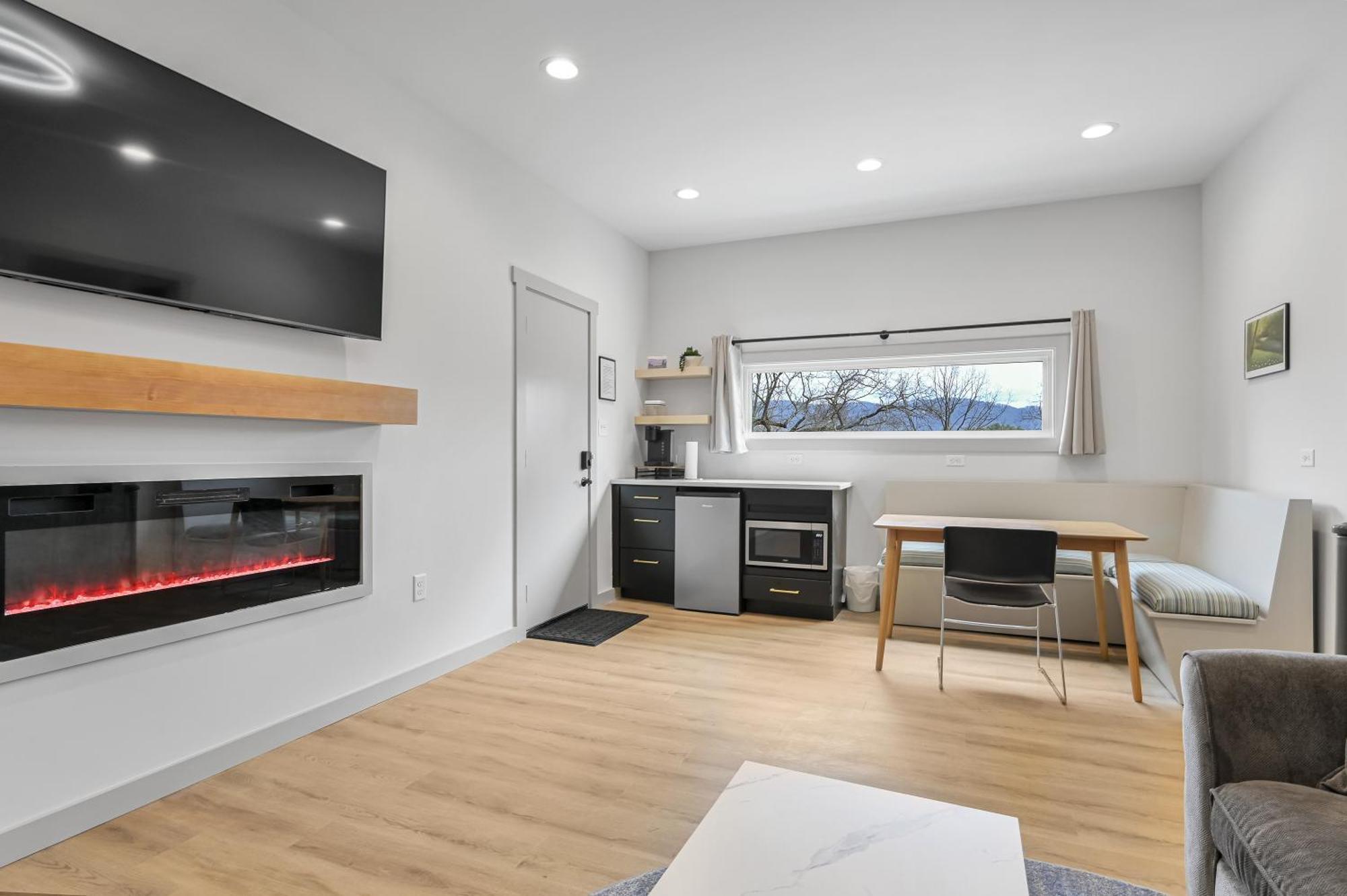 Weaverville Mon Tresor, Modern Mountain Views With Deckヴィラ エクステリア 写真
