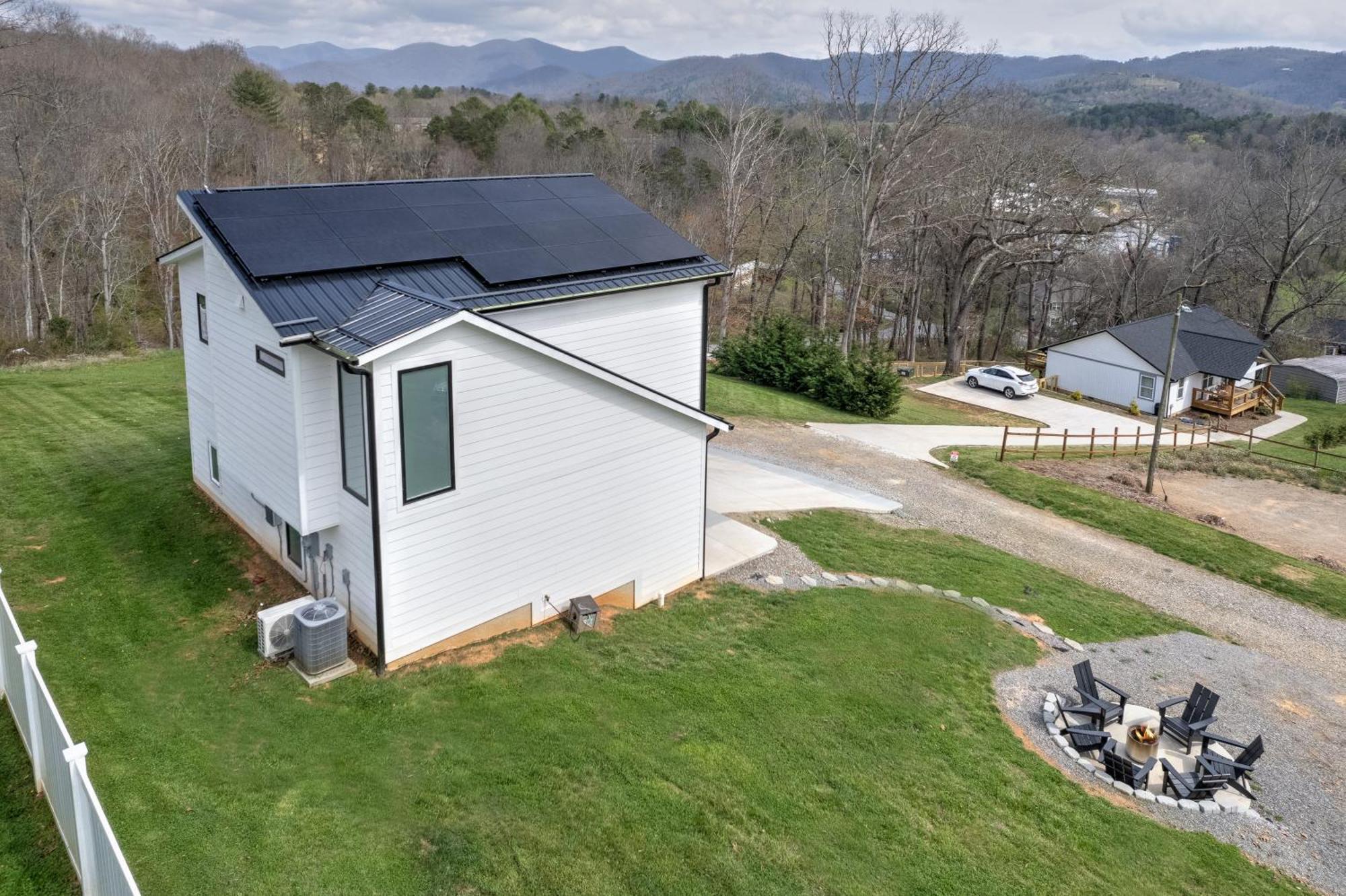 Weaverville Mon Tresor, Modern Mountain Views With Deckヴィラ エクステリア 写真