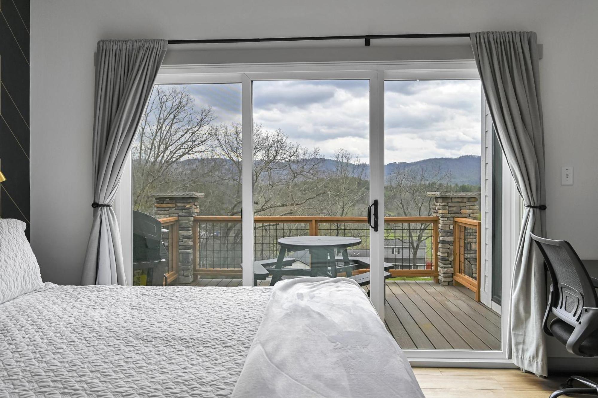 Weaverville Mon Tresor, Modern Mountain Views With Deckヴィラ エクステリア 写真