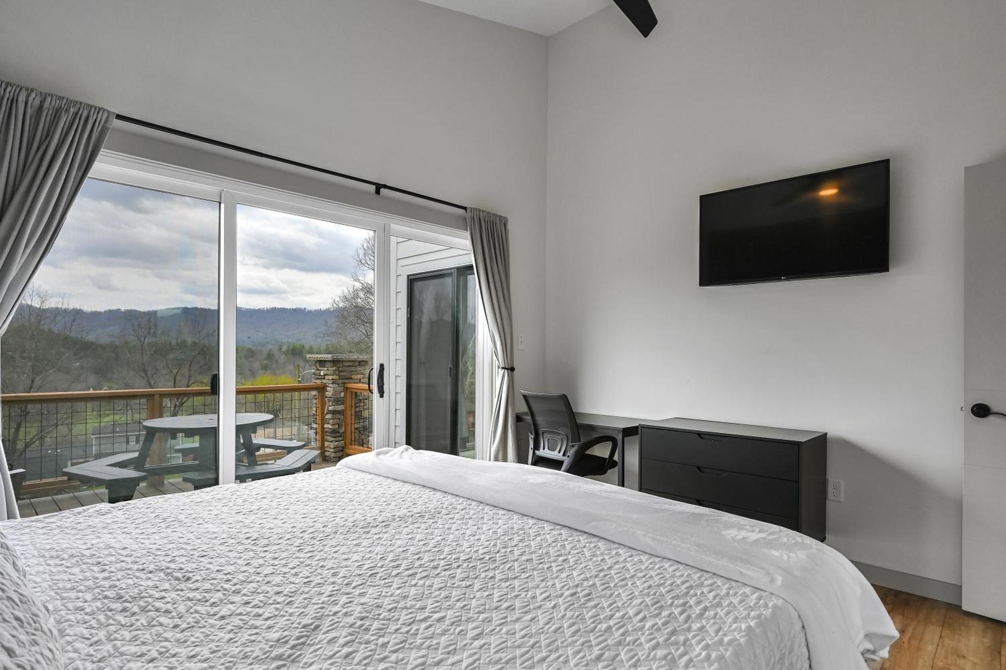 Weaverville Mon Tresor, Modern Mountain Views With Deckヴィラ エクステリア 写真